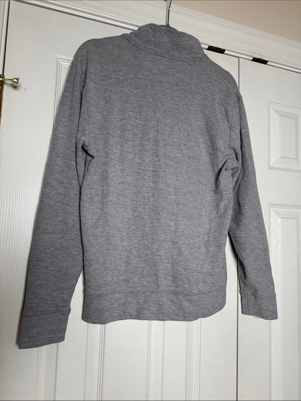 Vineyard Vines Men's Heather Gray Quarter-Zip with Navy Trim Pima cotton small